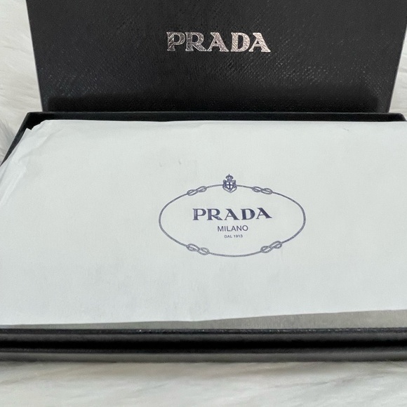 11129 Prada Wallet with box - Picture 15 of 17